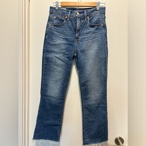 GAP Kickfit high-rise cropped jeans with raw hem